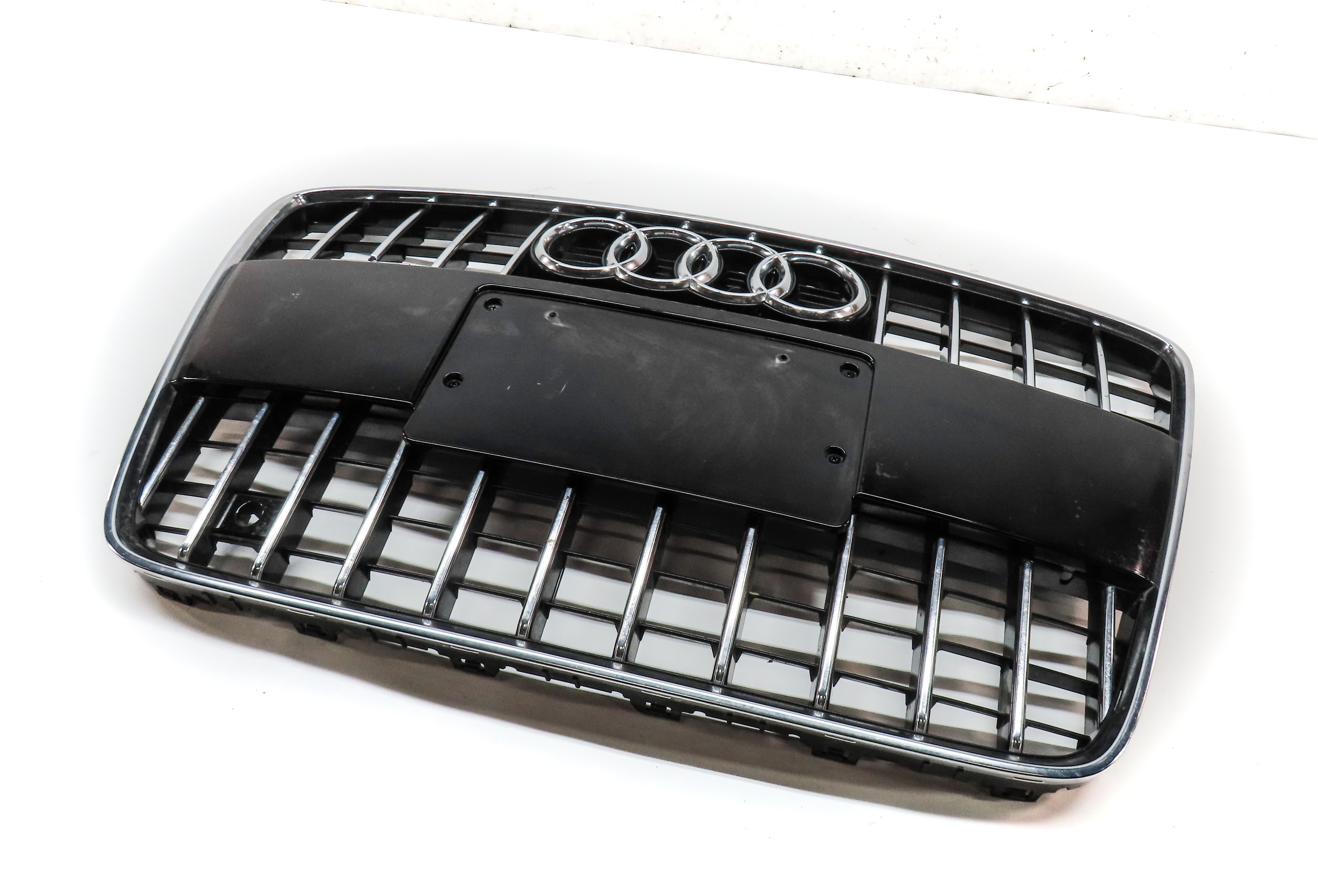 2010-2015 AUDI Q7 (4L) FRONT MAIN CENTER HOOD GRILLE AIR VENT TRIM (BLACK) — exact item pictured